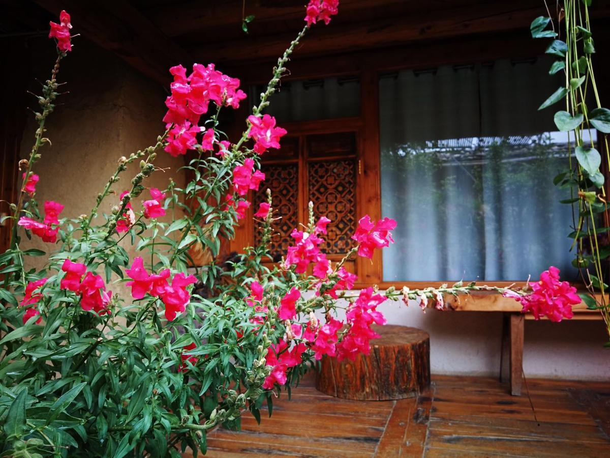 Courtyard Shangri-La 藏舍小院 ภายนอก รูปภาพ